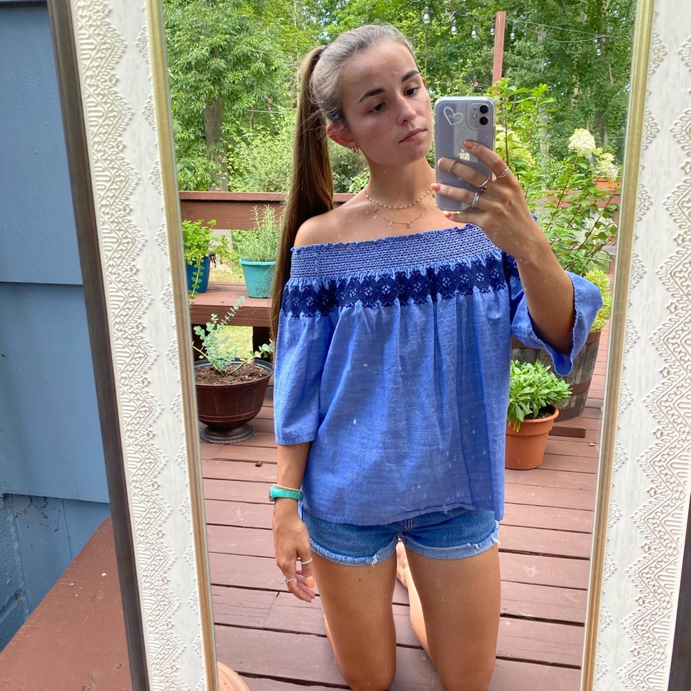 GAP off the shoulder shirt